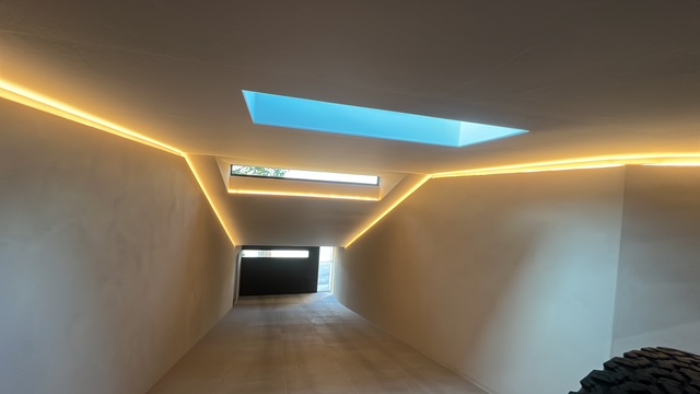 Pladur con iluminación LED indirecta