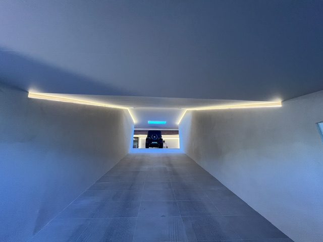 Acabado con iluminación lineal