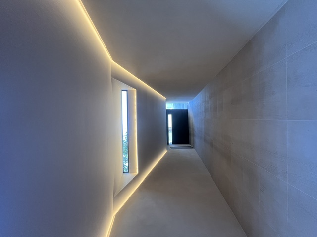 Techo con iluminación indirecta